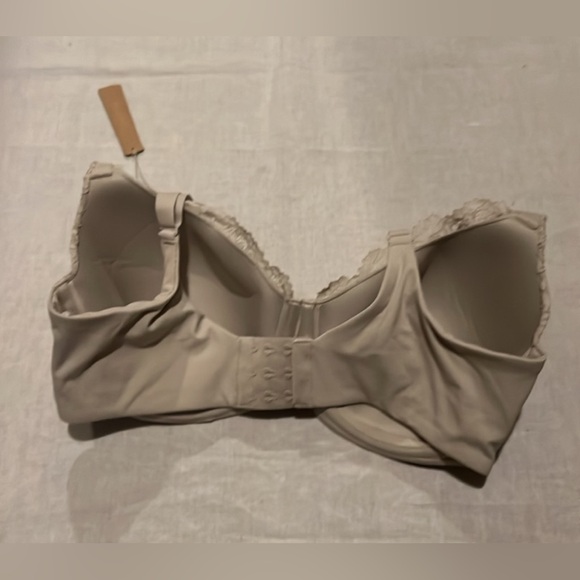 SKIMS Lace Bra in Cream - Picture 3 of 11